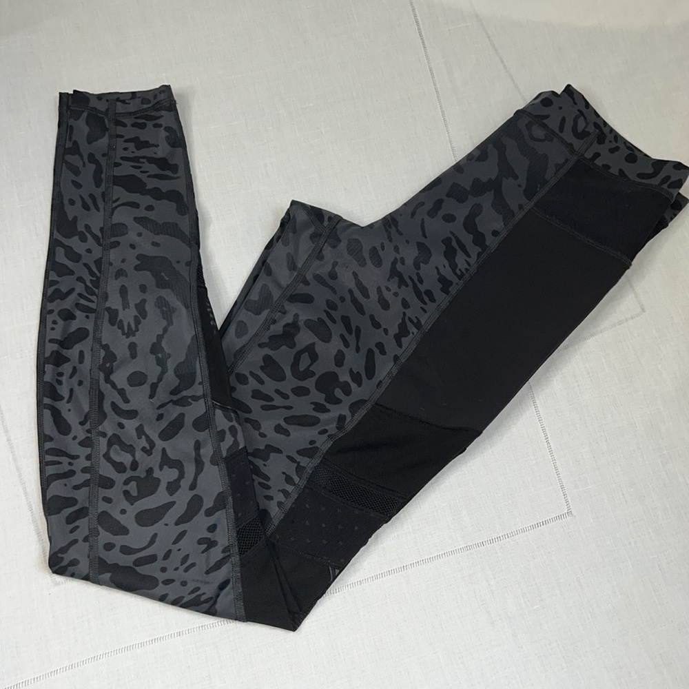 EUC Lululemon Just Breathe Animal leopard mesh Leggings 8